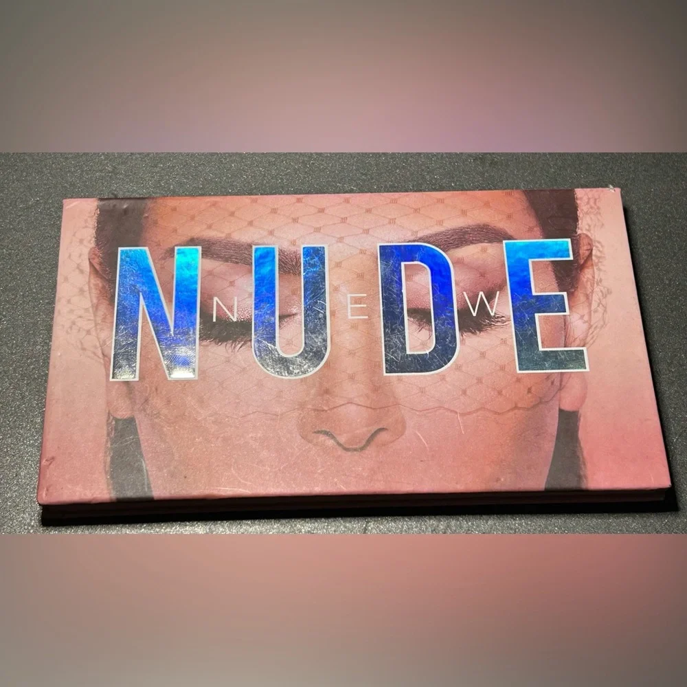 Eyeshadow Palette with Mirror - Neutral and Pink Shades